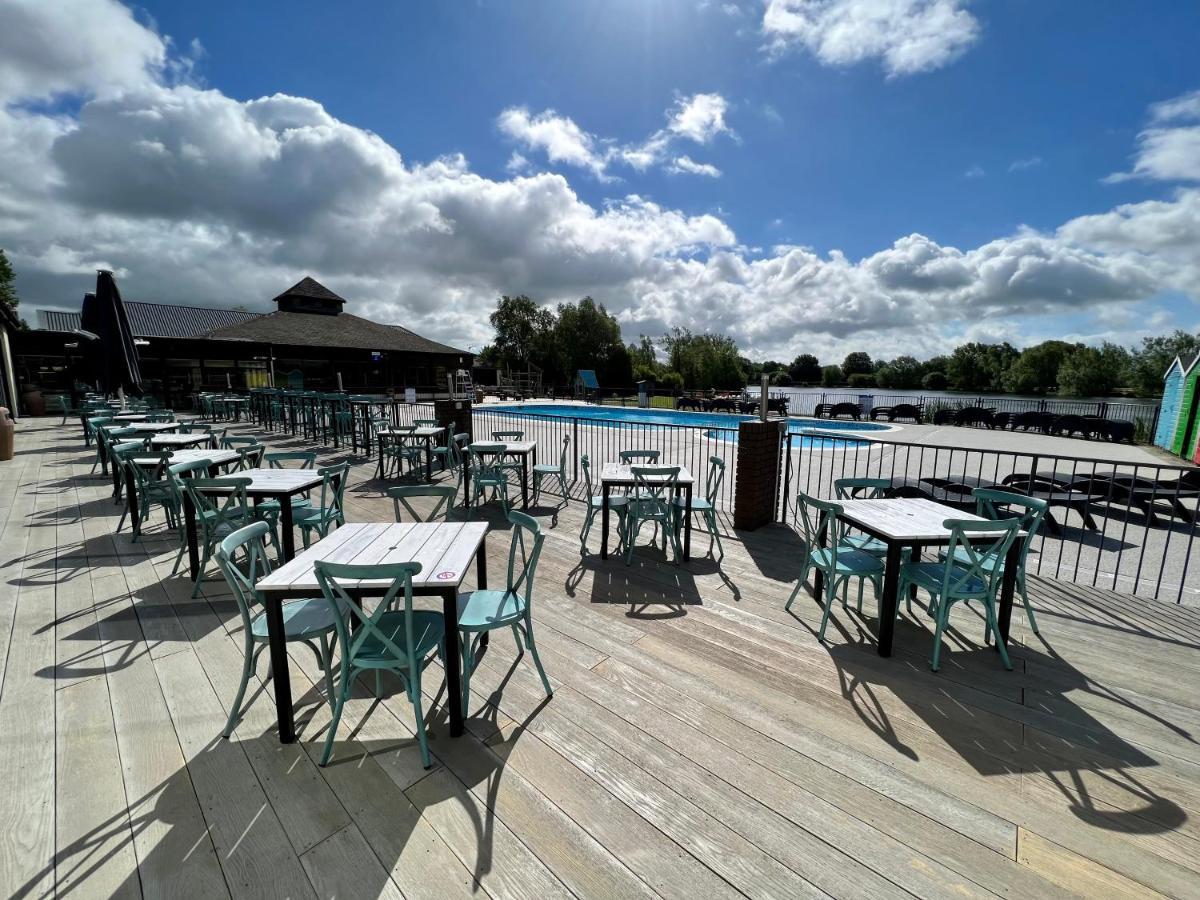 Cottontail Lodge - Hot Tub - Pet Friendly South Cerney Exterior foto